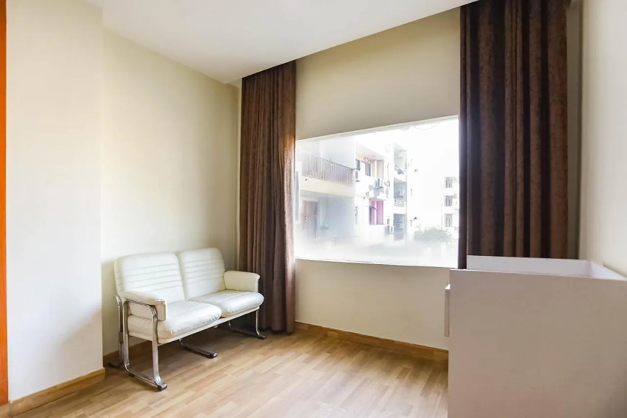 Collection O Comfort Residency Near Medanta Hospital Near Omaxe Celebration Mall Gurgaon 3*,  Indien