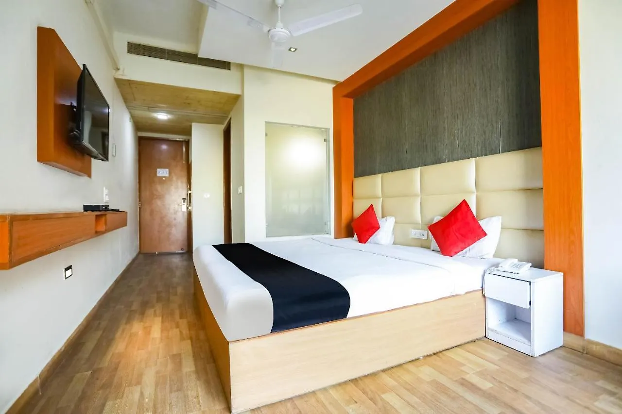 *** Hotel Collection O Comfort Residency Near Medanta Hospital Near Omaxe Celebration Mall Gurgaon Indien