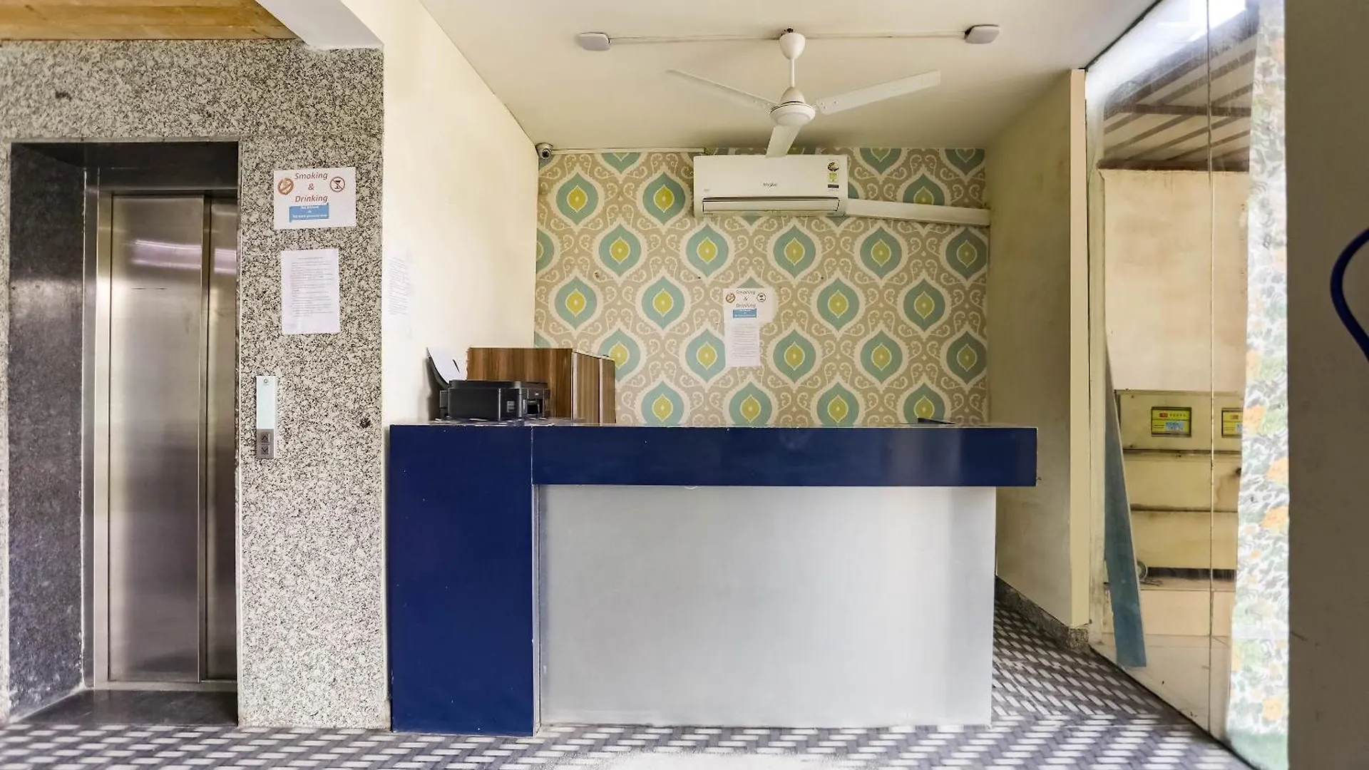 *** Hotel Collection O Comfort Residency Near Medanta Hospital Near Omaxe Celebration Mall Gurgaon Indien
