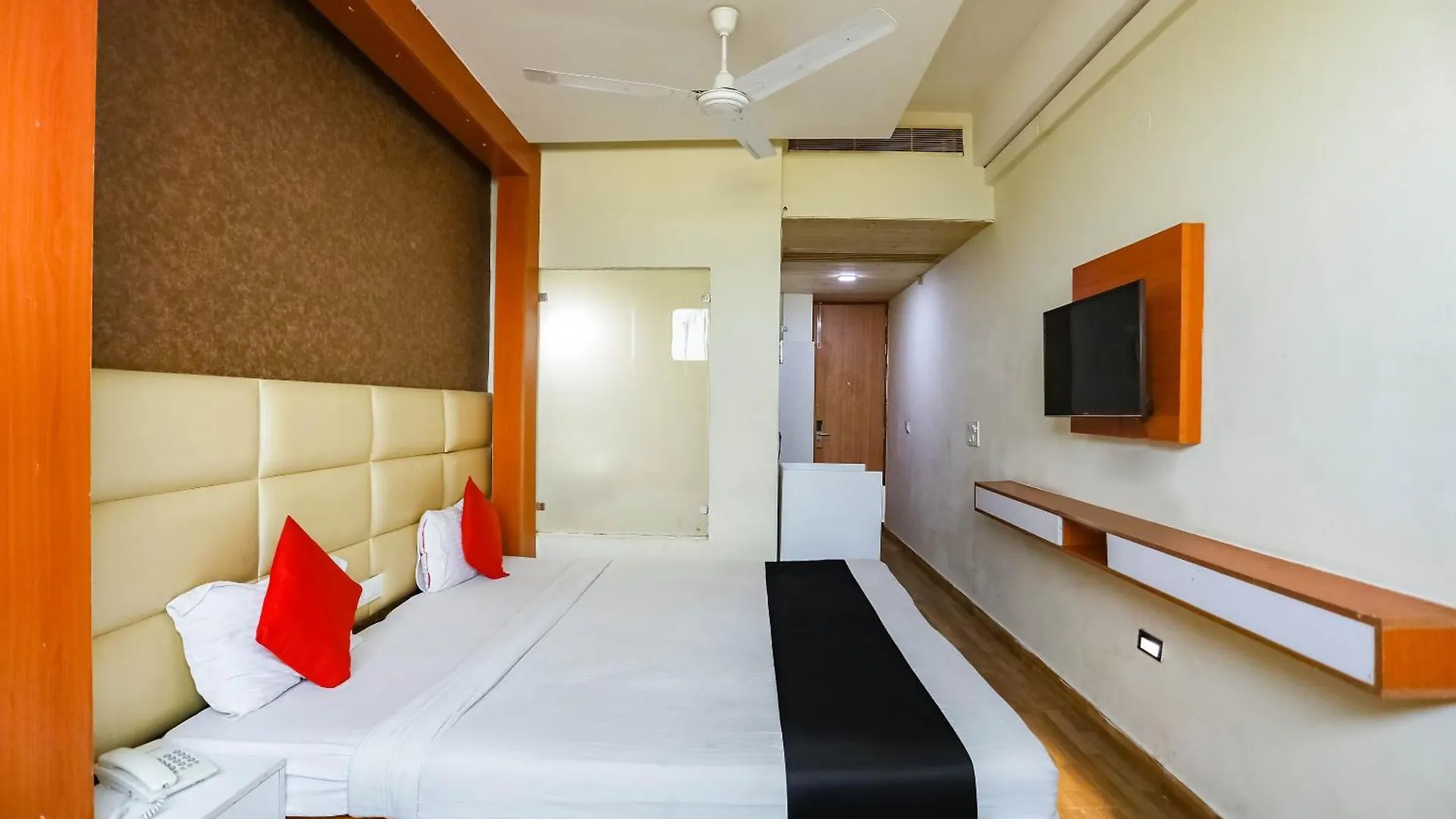 Hotel Collection O Comfort Residency Near Medanta Hospital Near Omaxe Celebration Mall Gurgaon