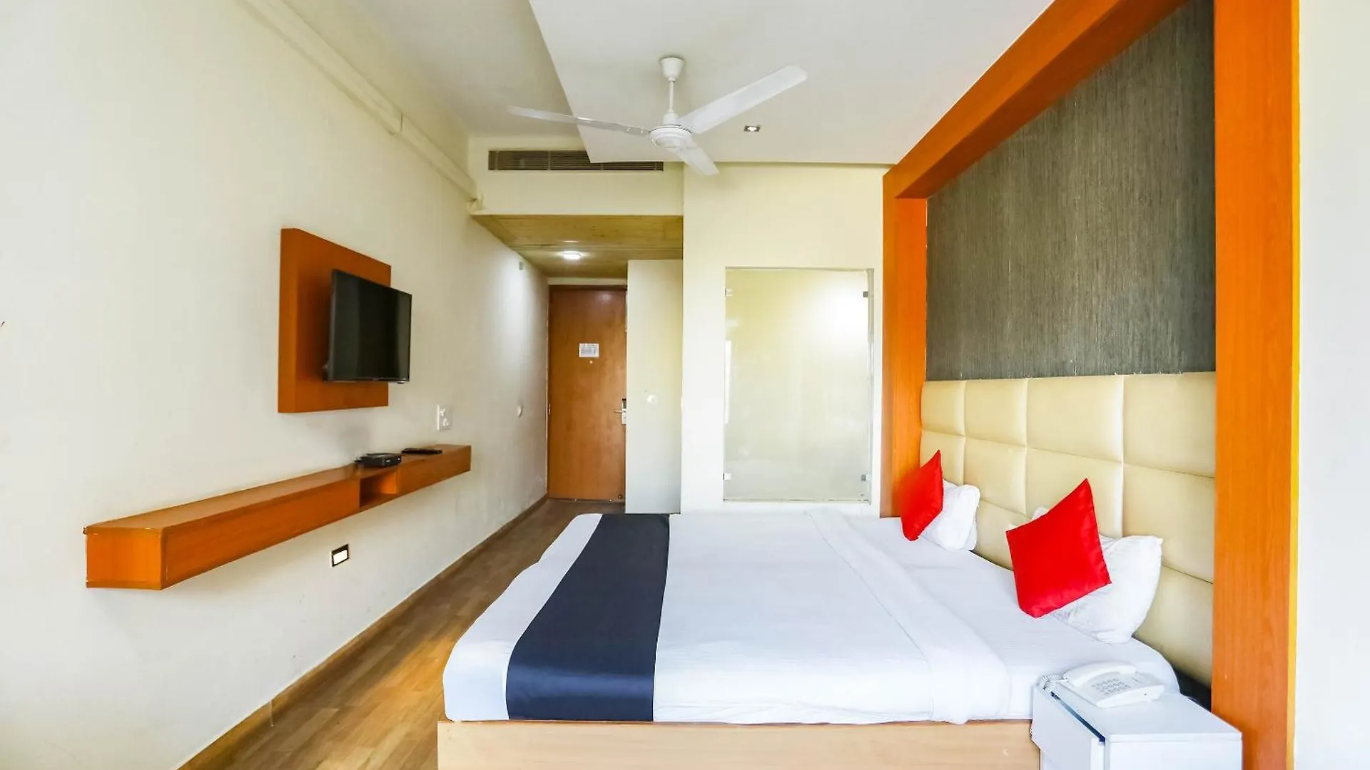Collection O Comfort Residency Near Medanta Hospital Near Omaxe Celebration Mall Gurgaon 3*,  Indien